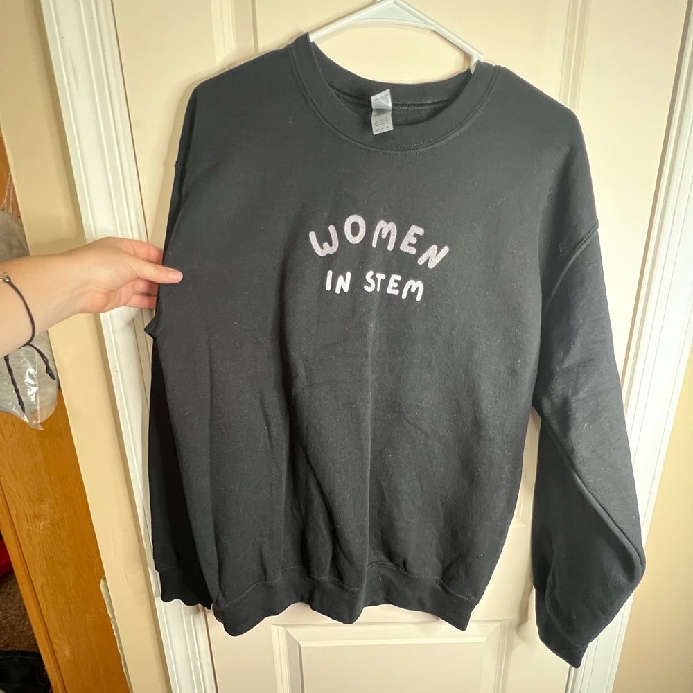 Women in stem Medium black crew neck
